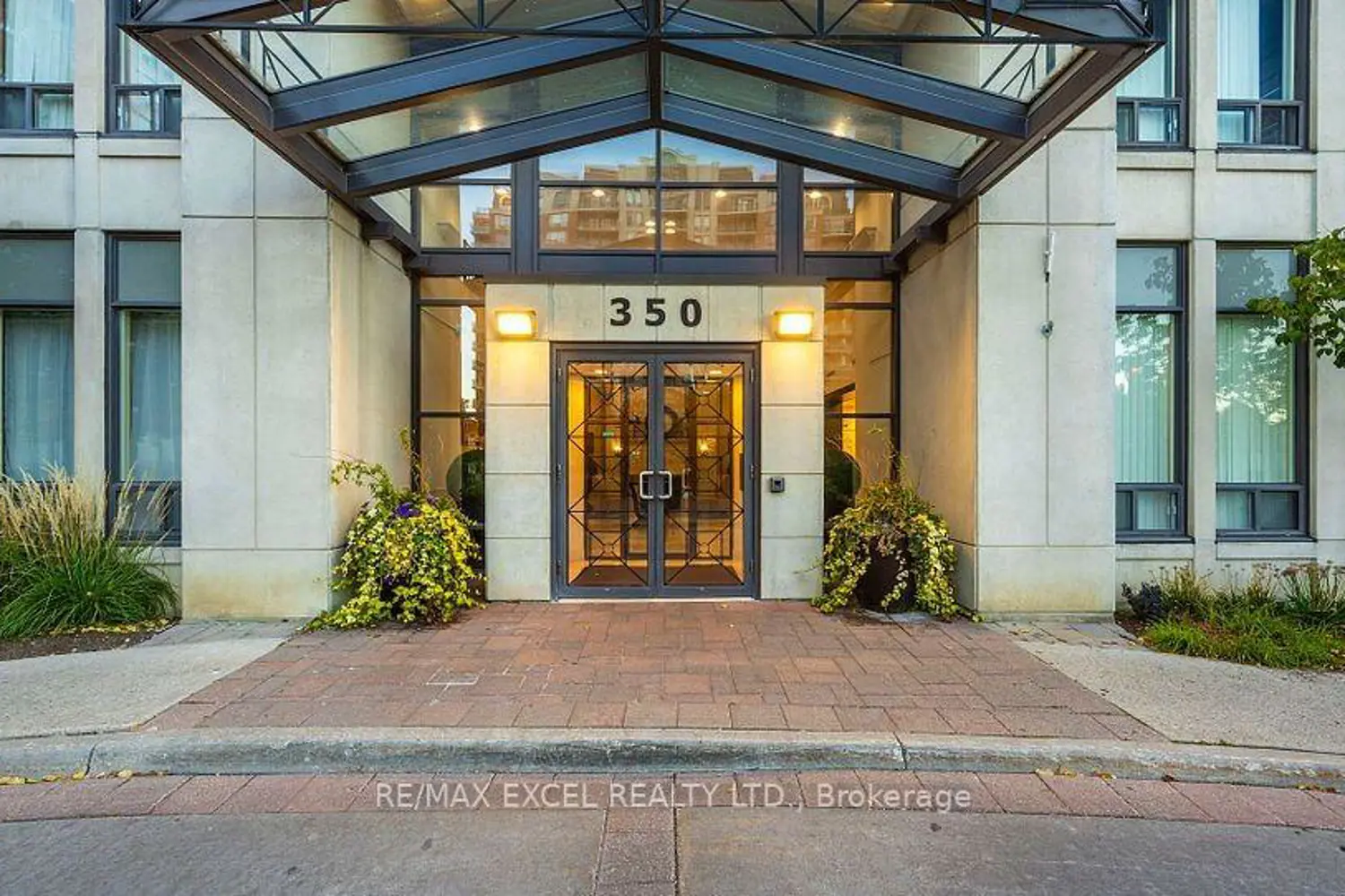 350 Red Maple Road 712