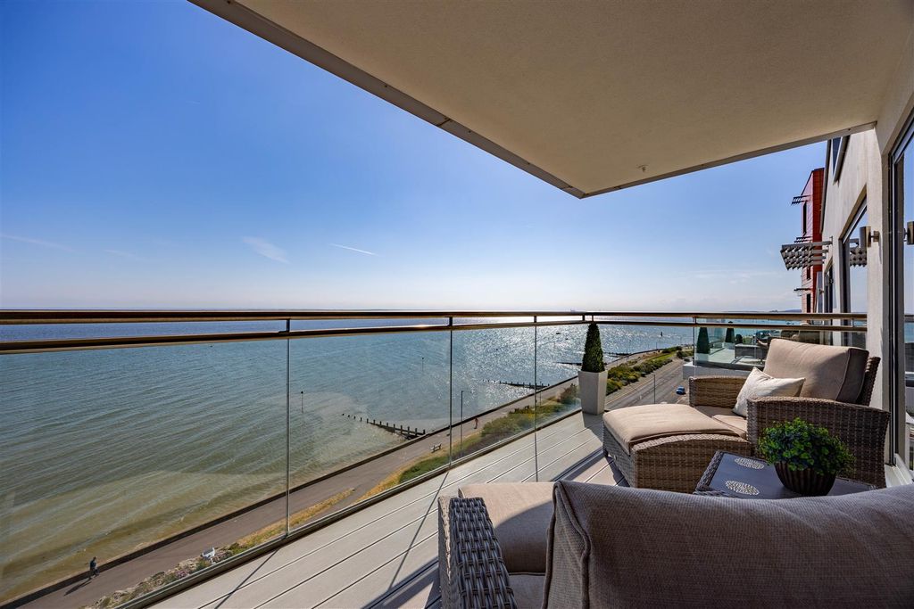 2 bed flat for saleThe Shore, Chalkwell SS0