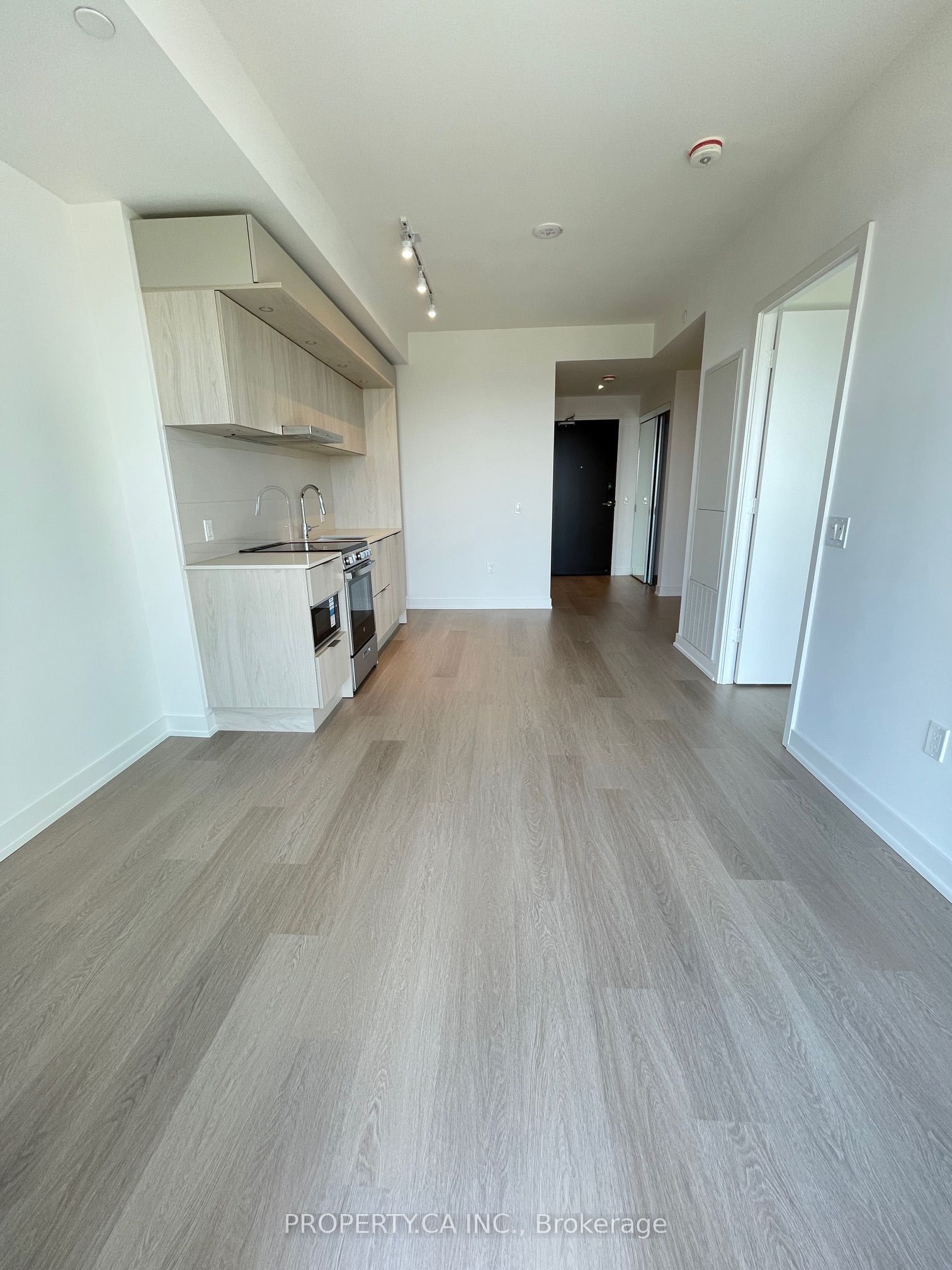 417-448 Burnhamthorpe Road, Mississauga, ON, L5B 4A4