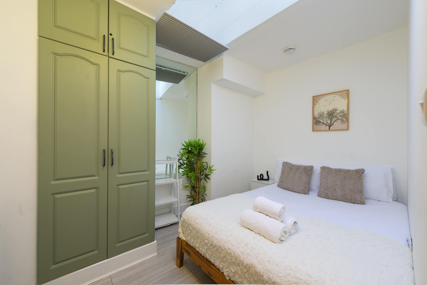 Additional image 9 of 2 Bed Flat, Pear Tree, EC1V, N1 7GU