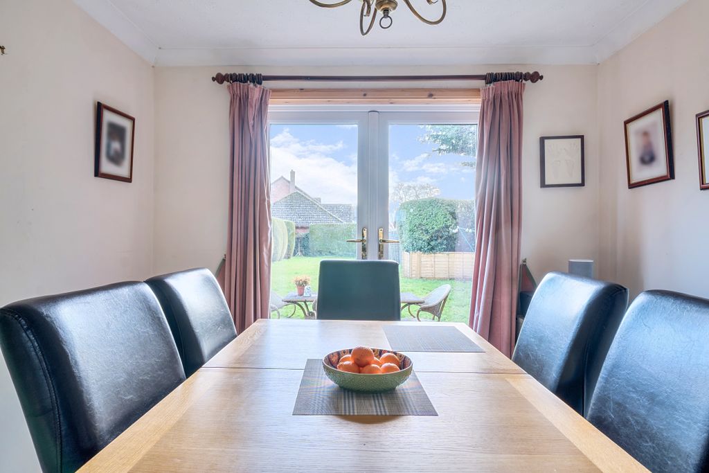 3 bed link detached house for saleNetheravon, Salisbury SP4 photo 5