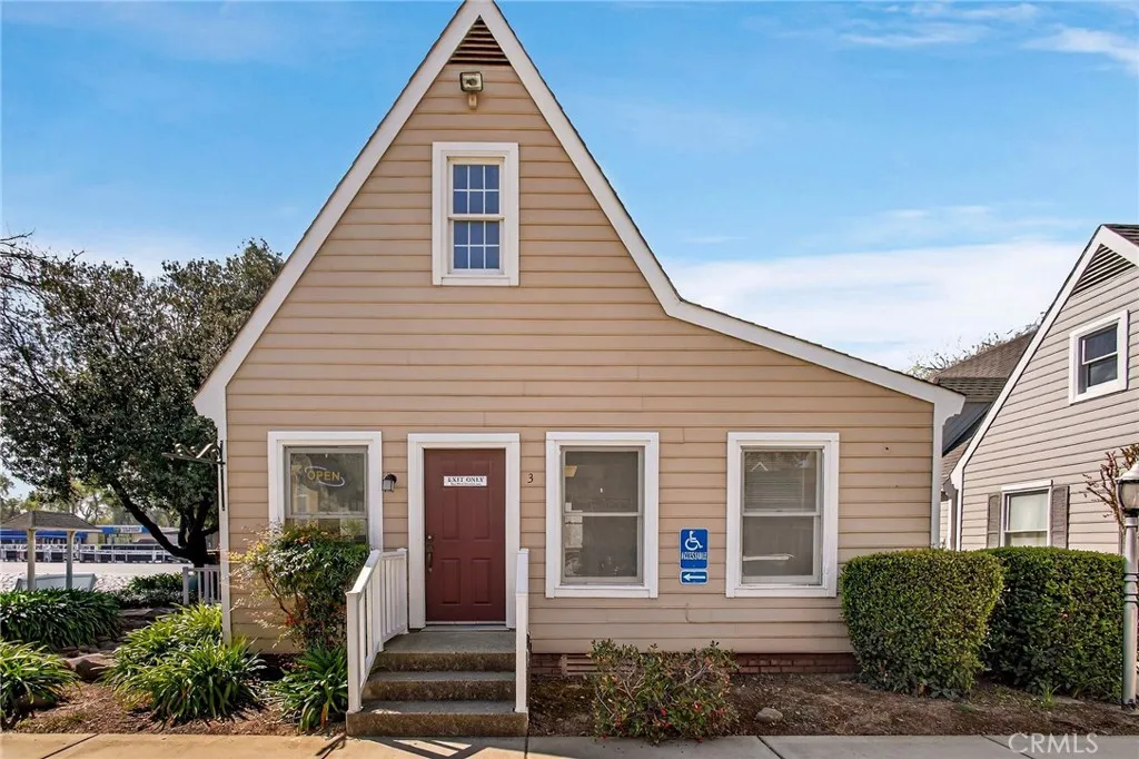 3 Williamsburg Ln, Chico, CA 95926