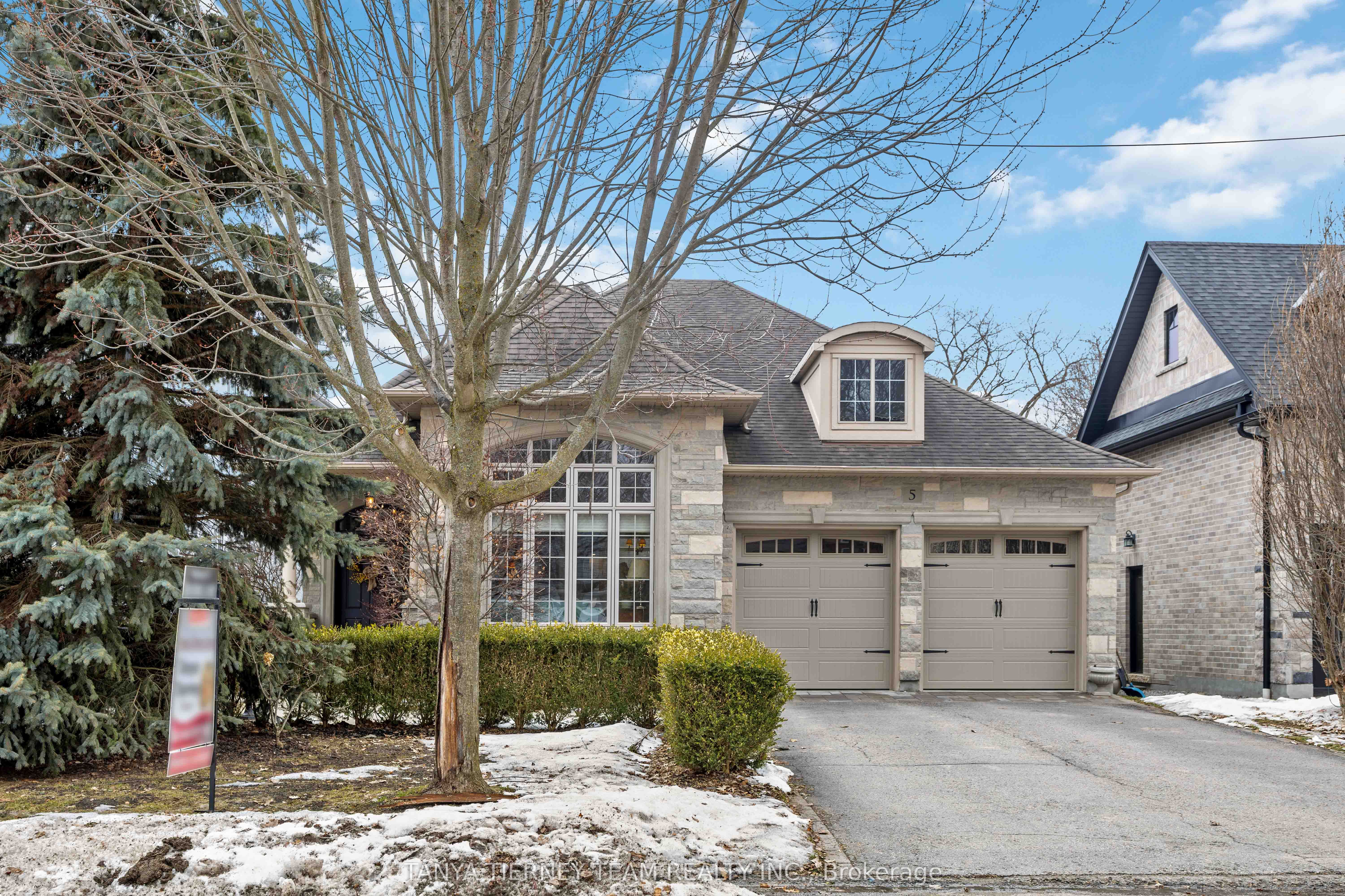 5 Centre Street W, Whitby, ON, L1M 1C1