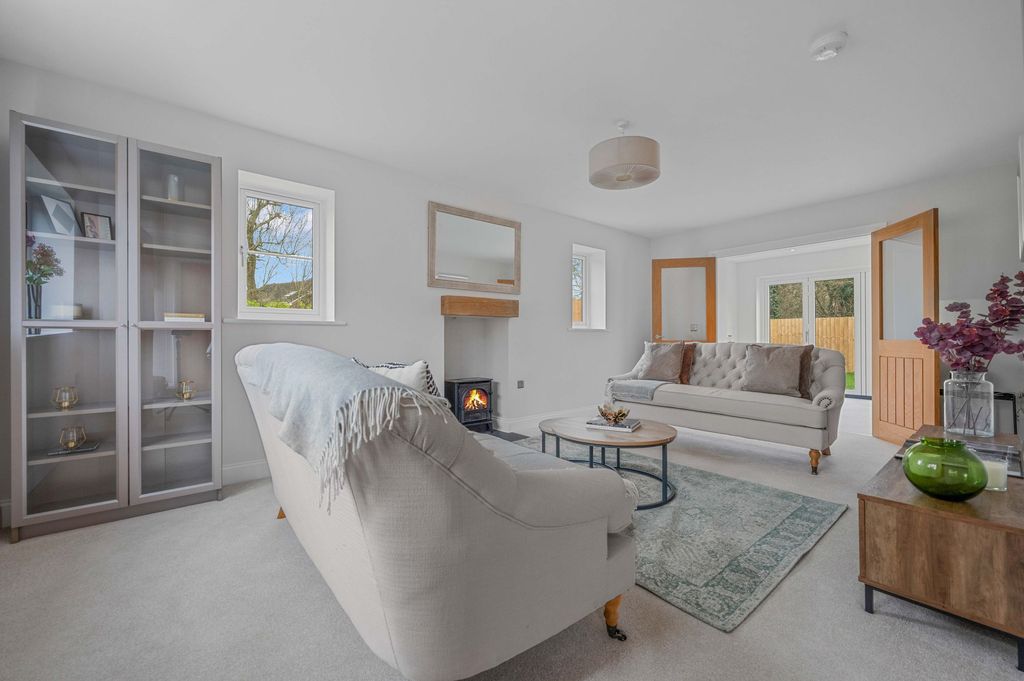 Additional image 2 of 5 bed detached house for saleSpa Farm Court, Bishopton CV37