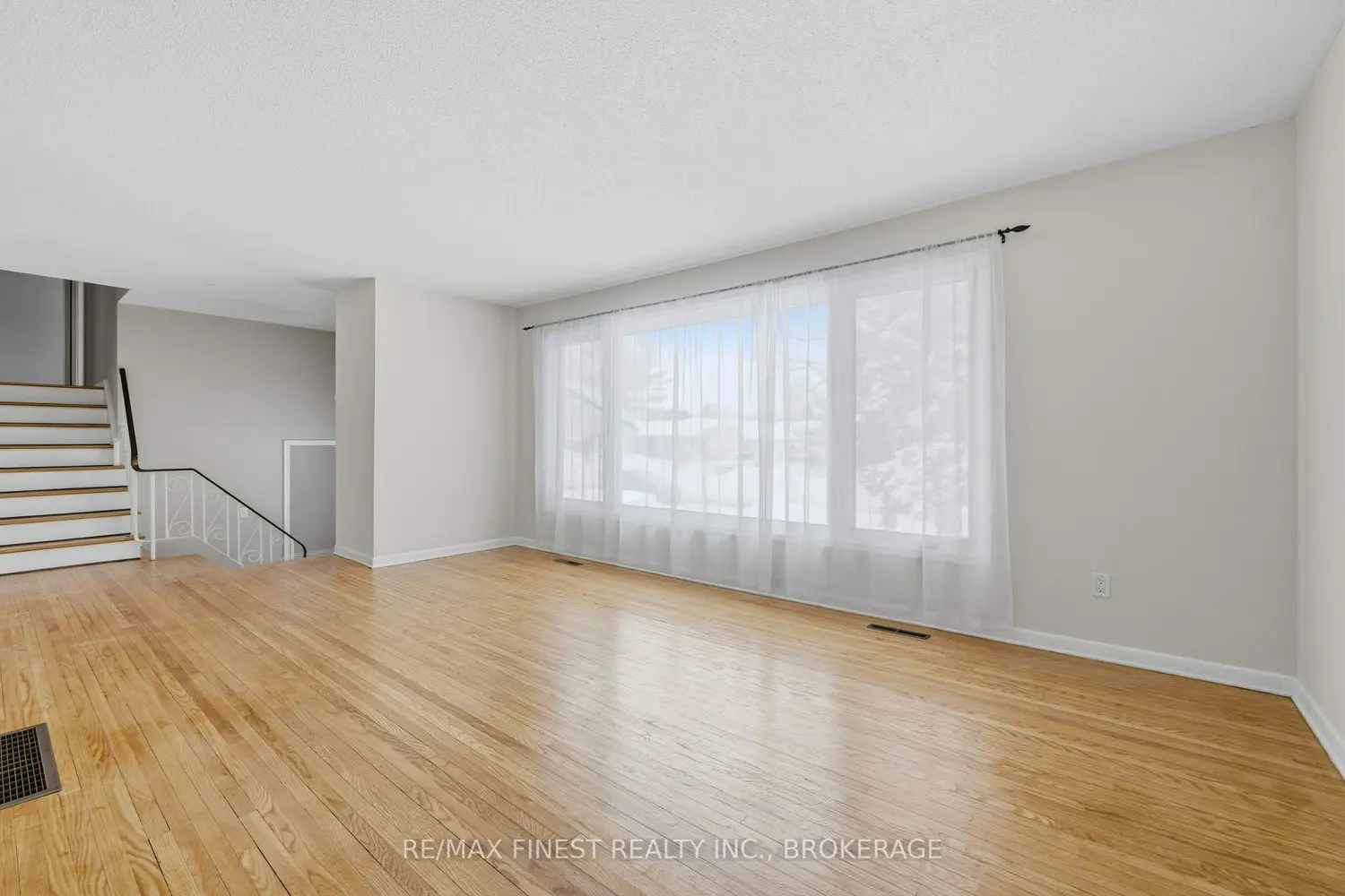 337 Avenue Road photo 3