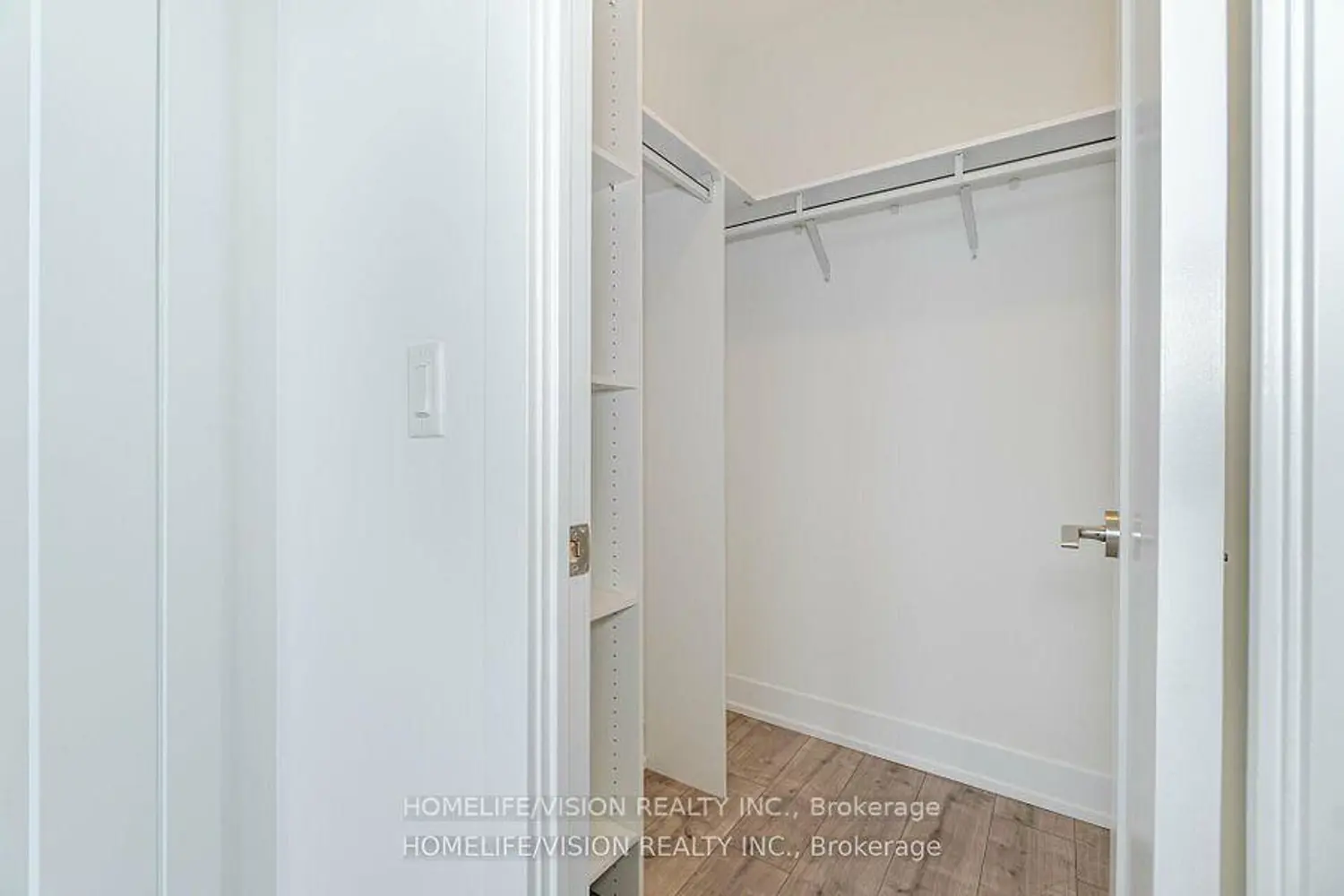 Additional image 18 of 10 Eva Road Ph06