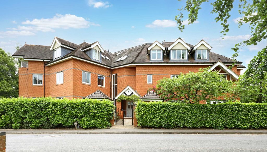 2 bed flat for saleGrove Road, Beaconsfield HP9