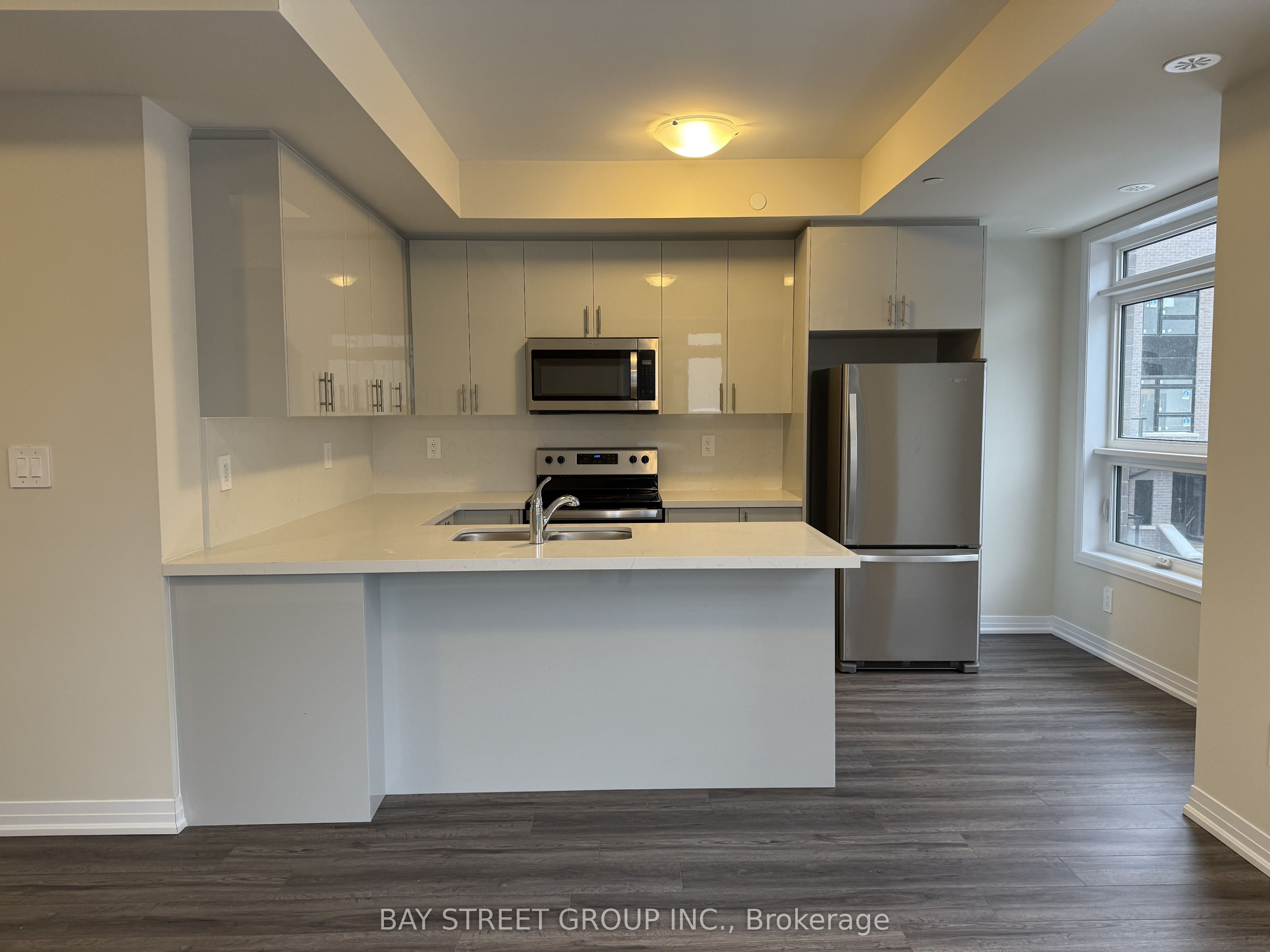 102-1585 Rose Way, Milton, ON, L9T 7E7