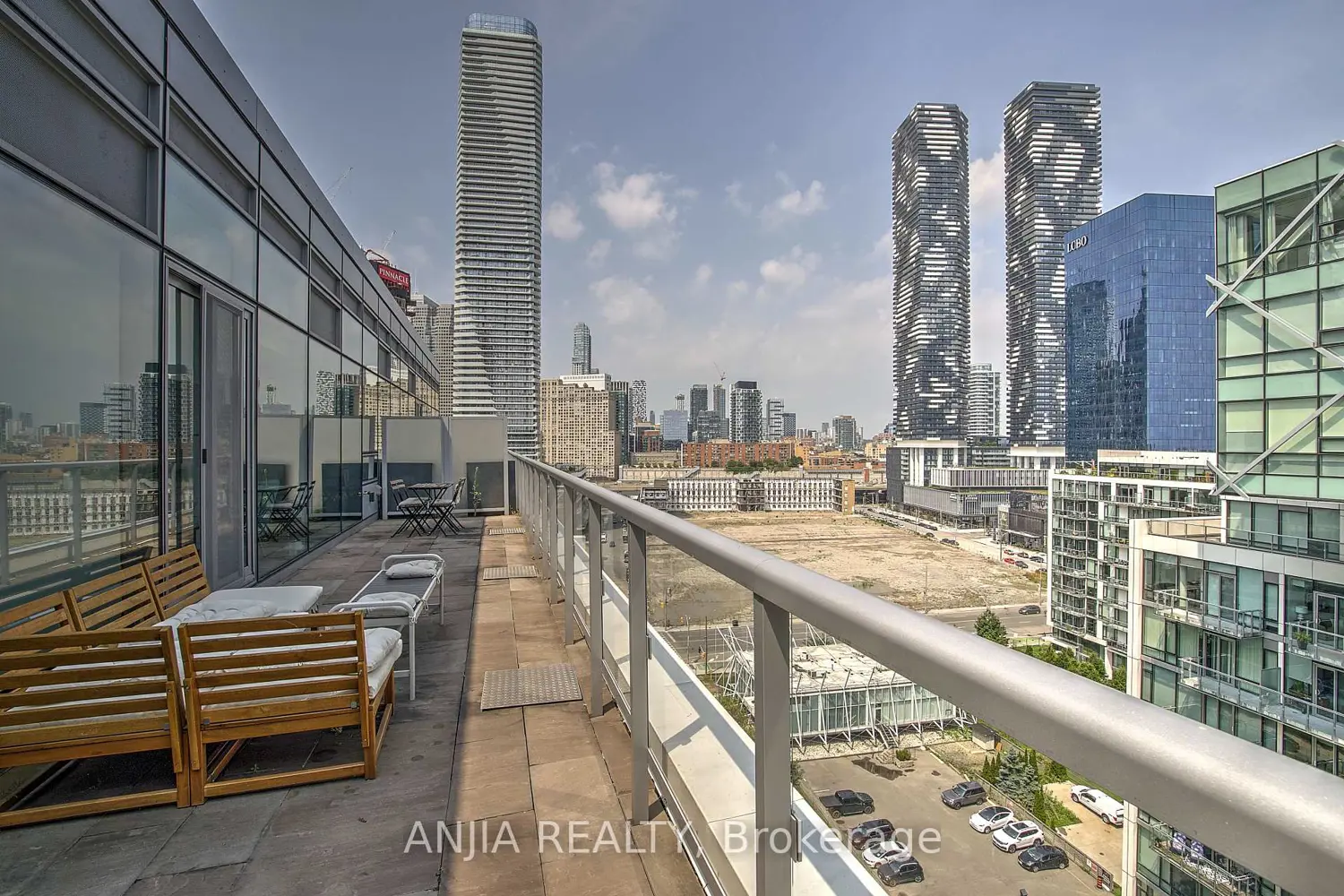 29 Queens Quay Ph1209