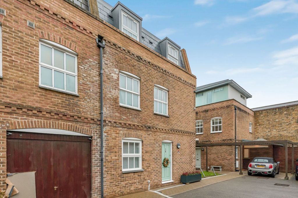 5 bed detached house for saleRestoration Square, Battersea, London SW11