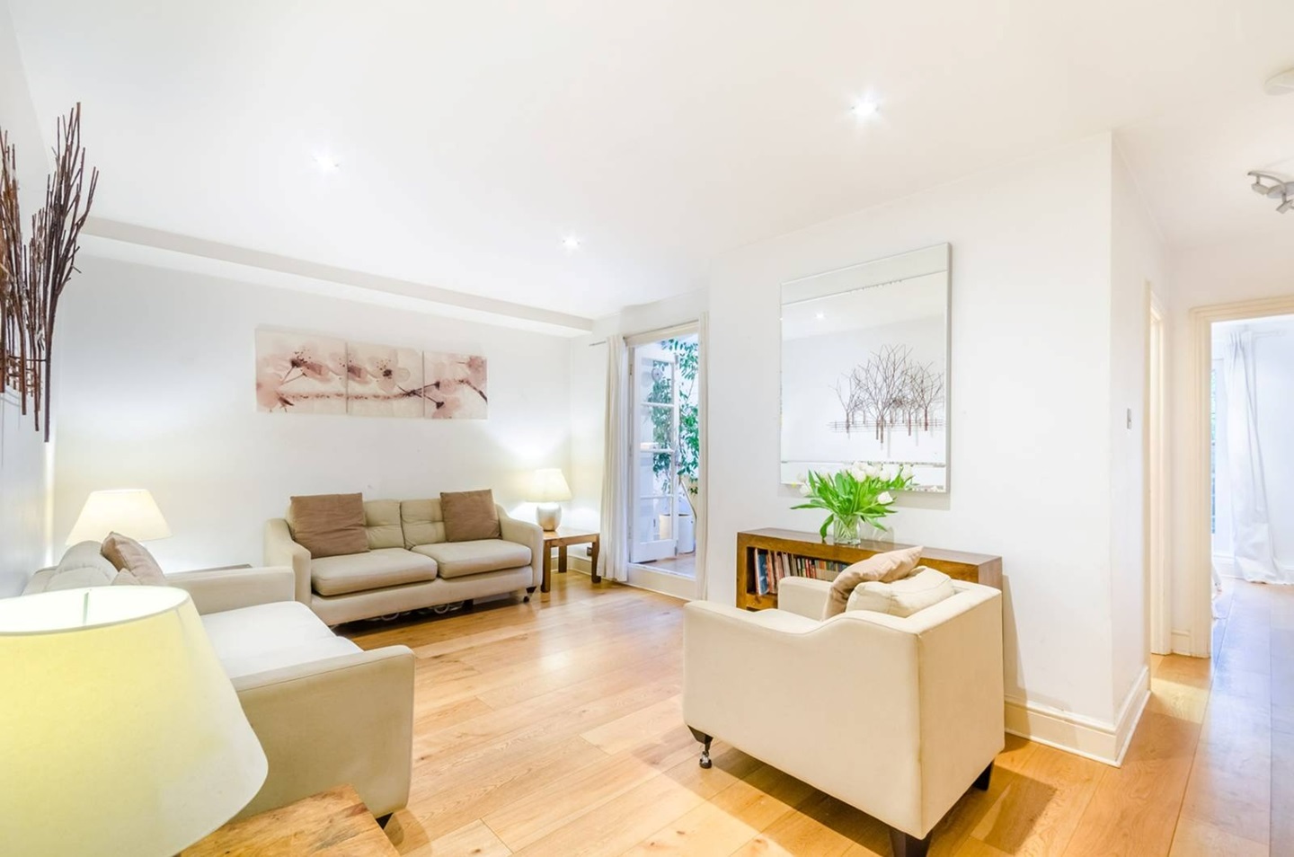 2 Bed Flat, Redcliffe Street, SW10, N1 7GU