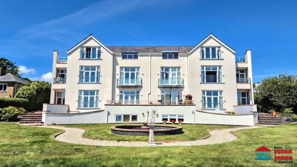 3 bed flat for saleBryn Hafan, Pwllheli LL53