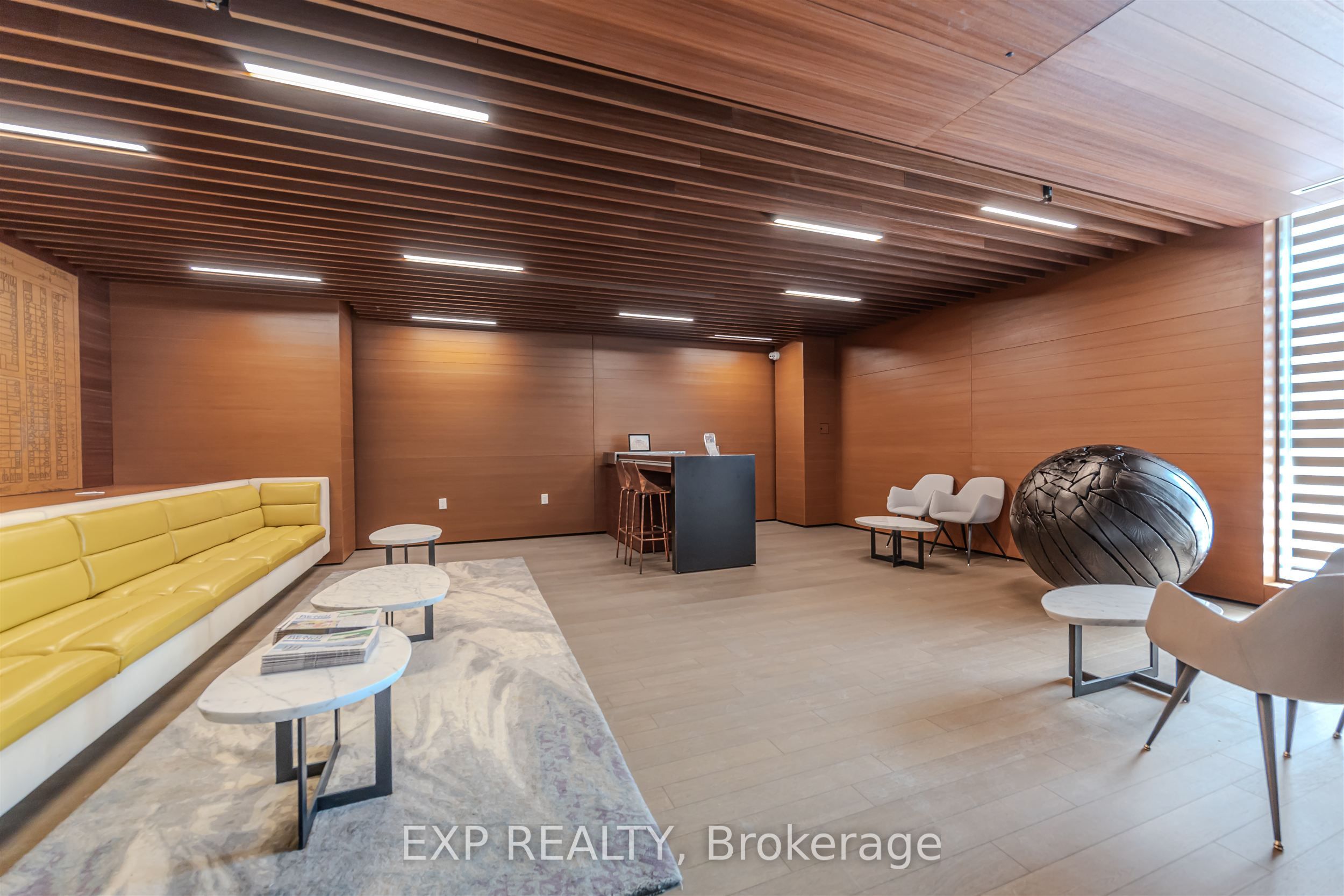 Additional image 5 of 403-1888 Queen Street E, Toronto, ON, M4L 1H3