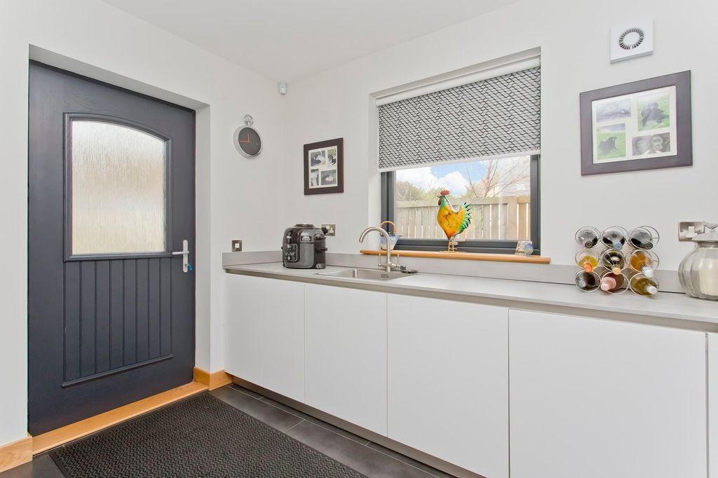 Additional image 17 of 5 bed detached house for saleElie KY9