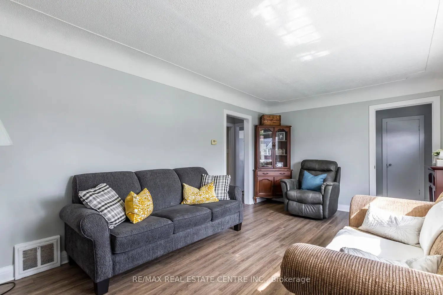 Additional image 8 of 20 West 1St Street