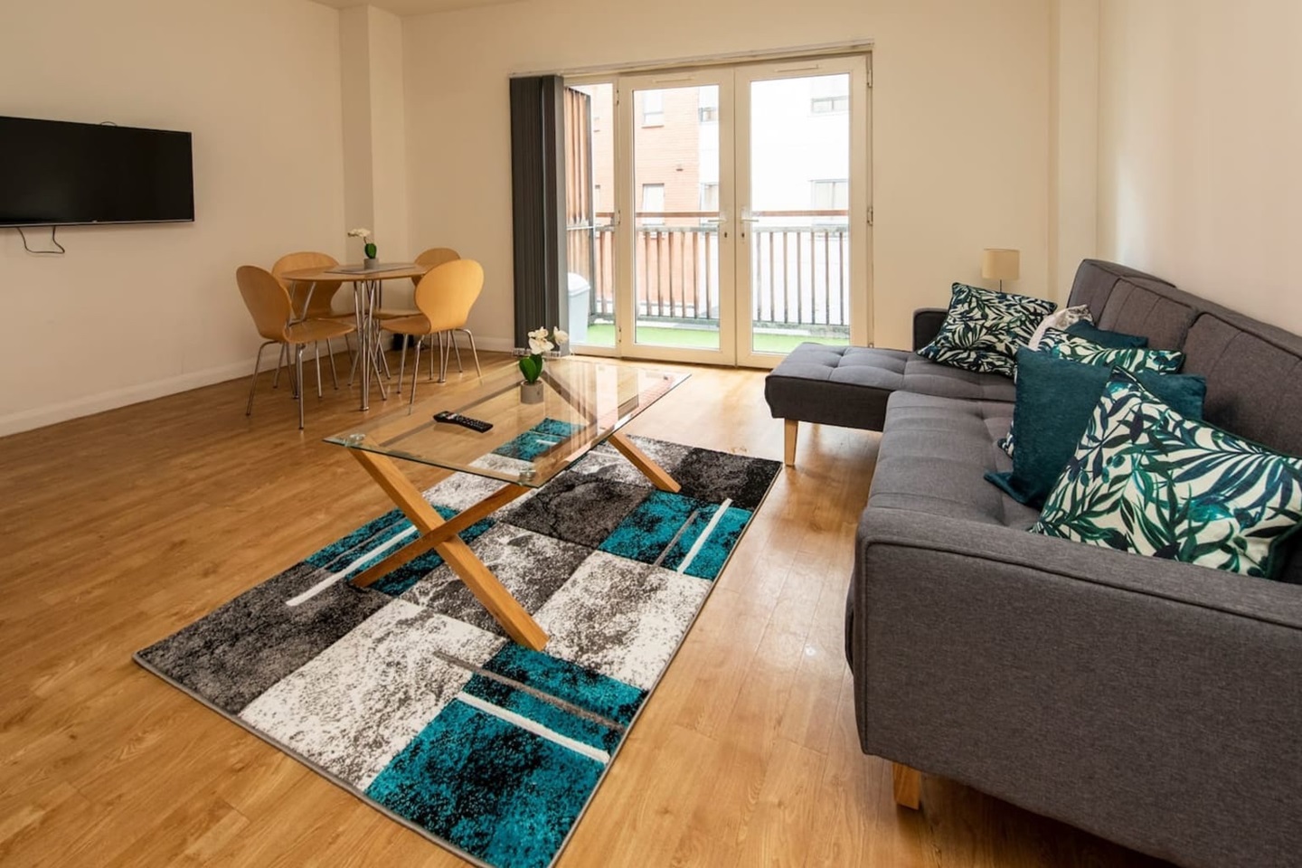 1 Bed Flat, Simpson Street, M4, N1 7GU