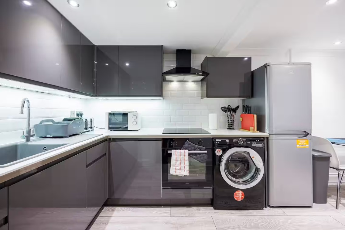 Additional image 3 of Studio Flat, North End Road, W14, N1 7GU