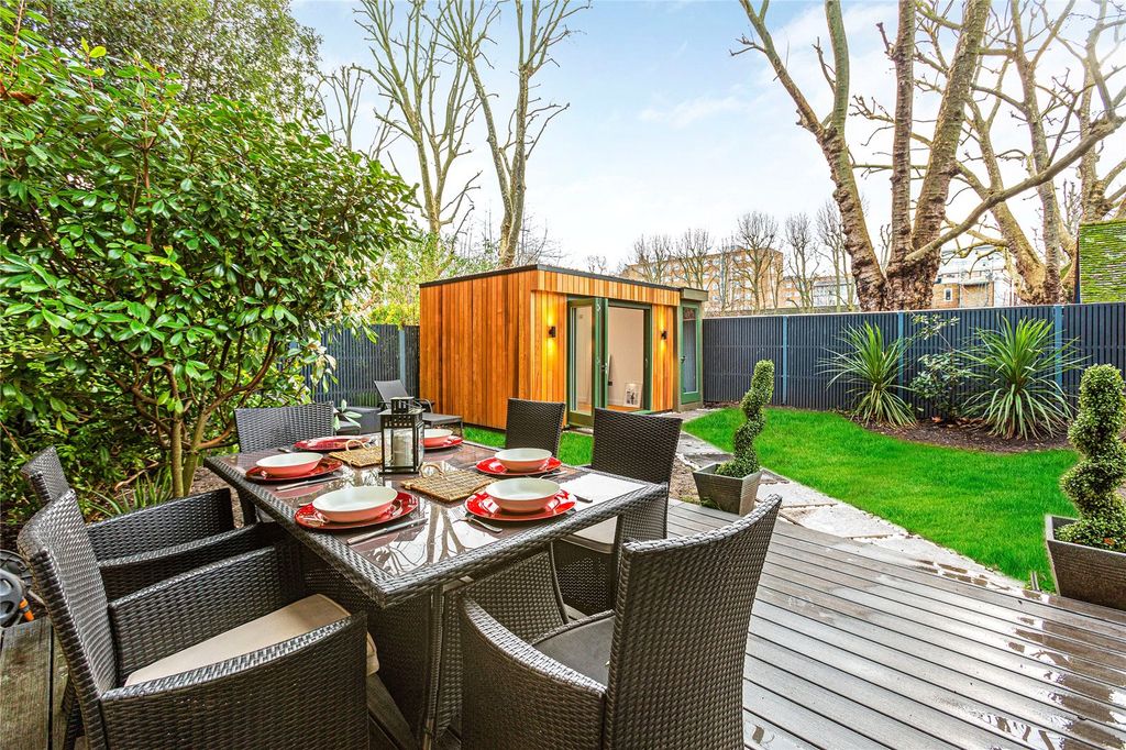 3 bed flat for saleBeaufort Mansions, Beaufort Street, Chelsea, London SW3