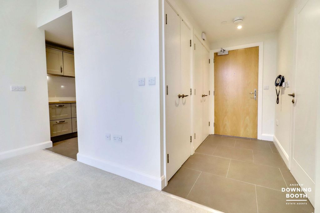 2 bed flat for saleMonks Close, Lichfield WS13 photo 3