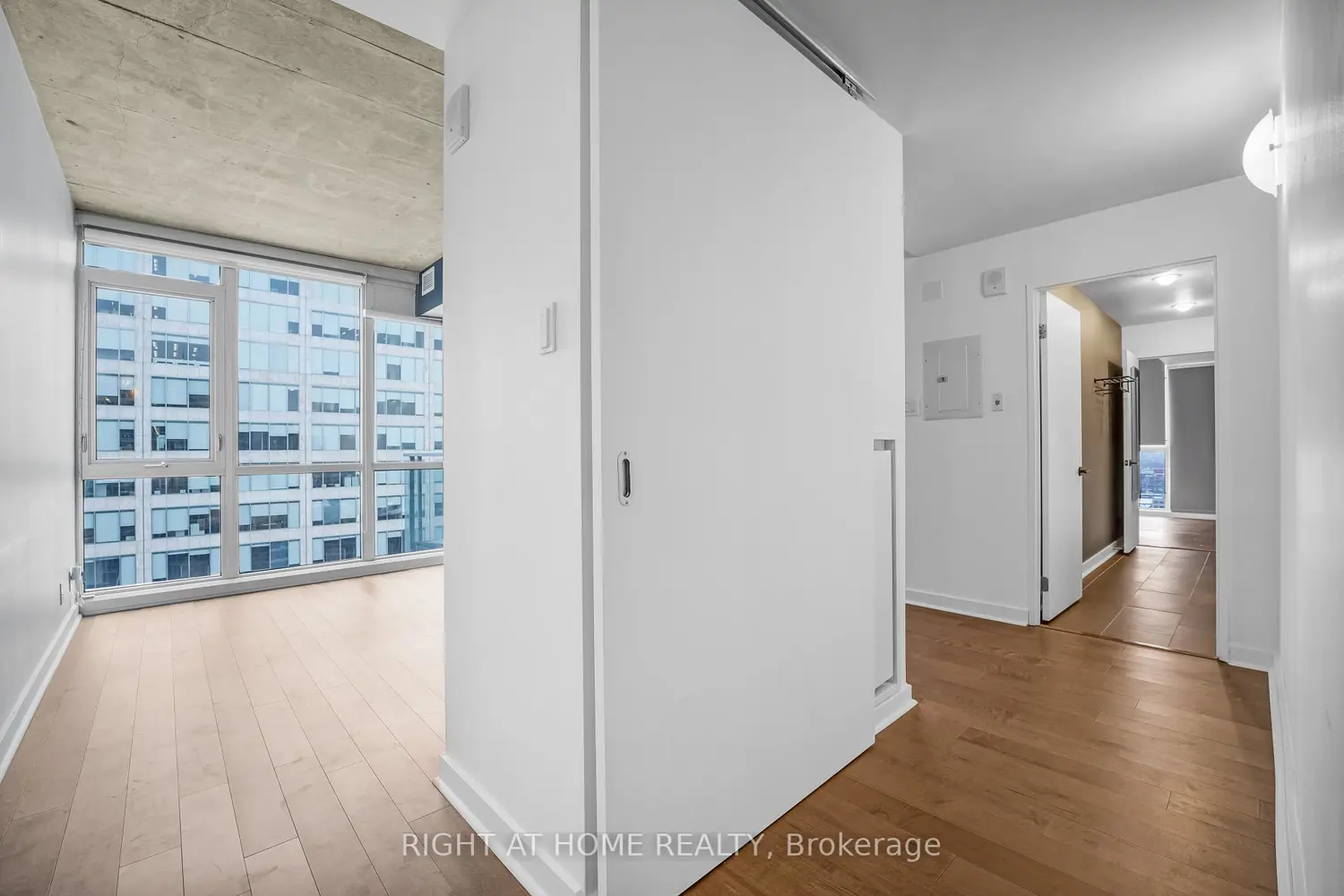 324 Laurier Avenue 2010 photo 5