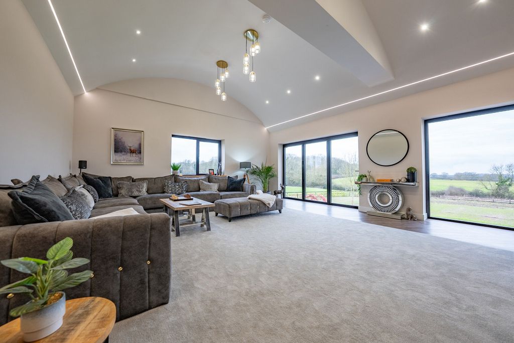 5 bed barn conversion for saleBushes Lane, Bristol BS37 photo 4
