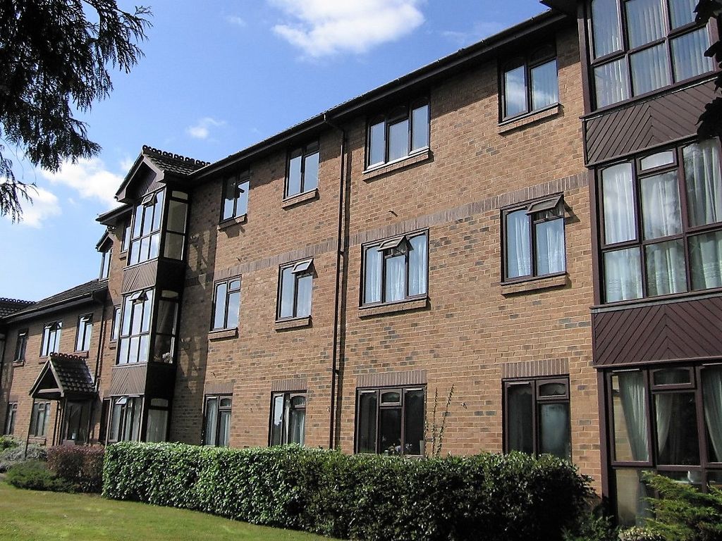 2 bed flat for saleSt Christophers Gardens, Ascot SL5