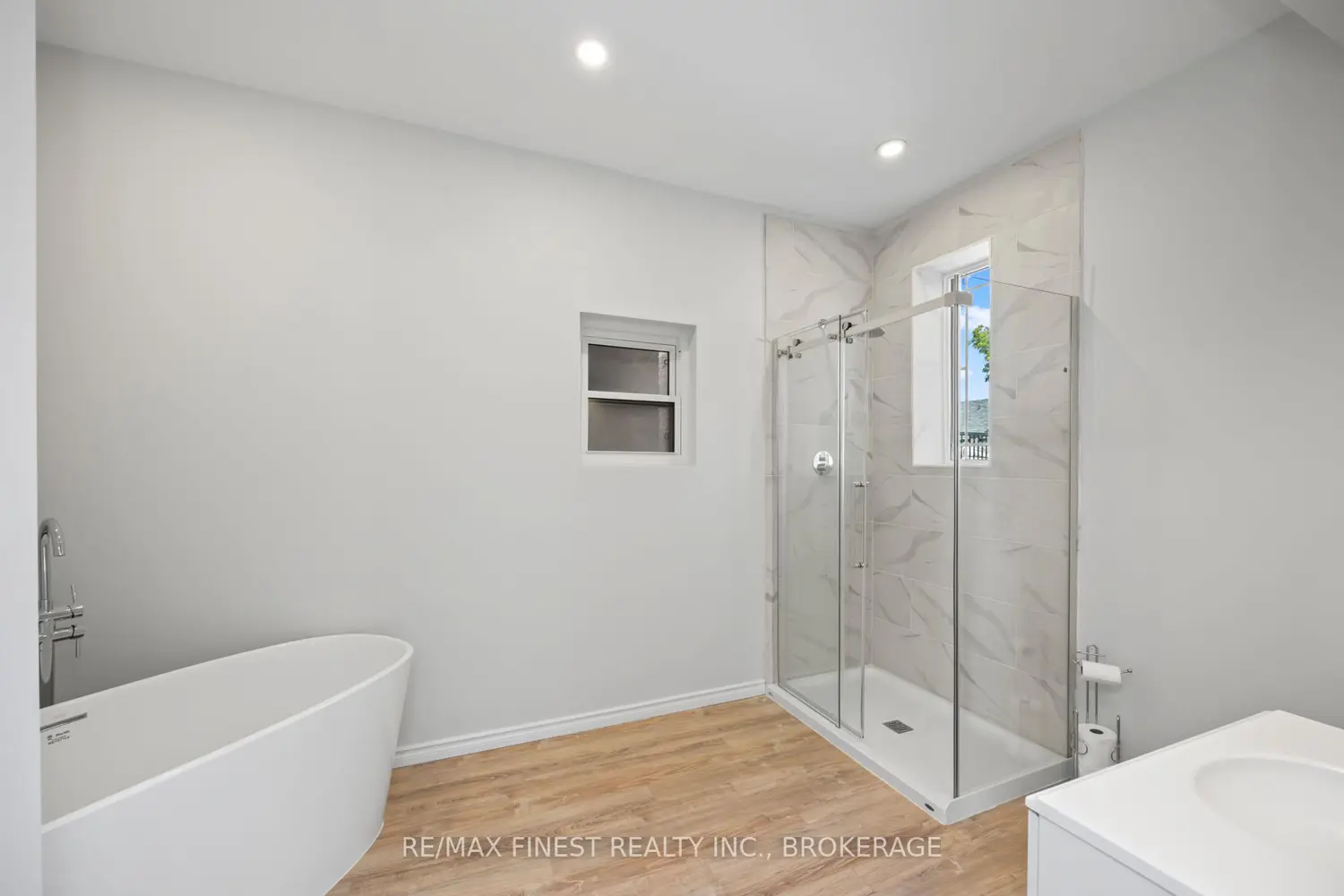 Additional image 17 of 10 Victoria Avenue