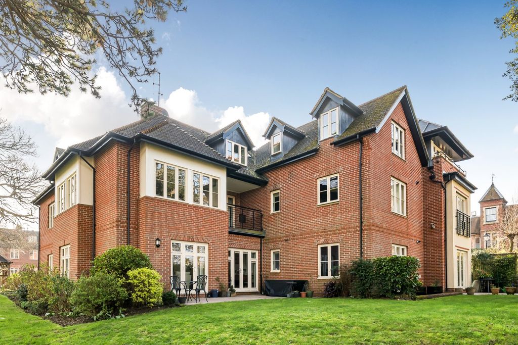 3 bed flat for saleMilesdown Place, Winchester, Hampshire SO23