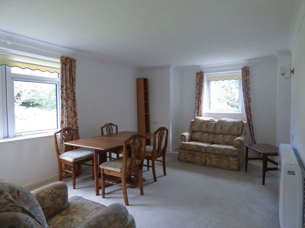2 bed flat for salePriory Road, Malvern, Worcestershire WR14 photo 3