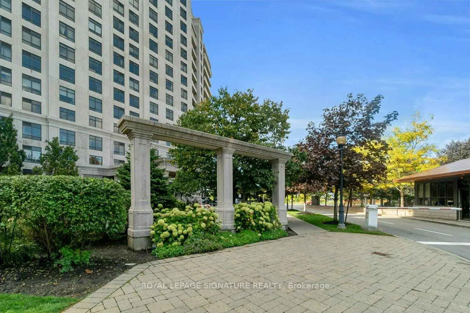 9235 Jane Street 707