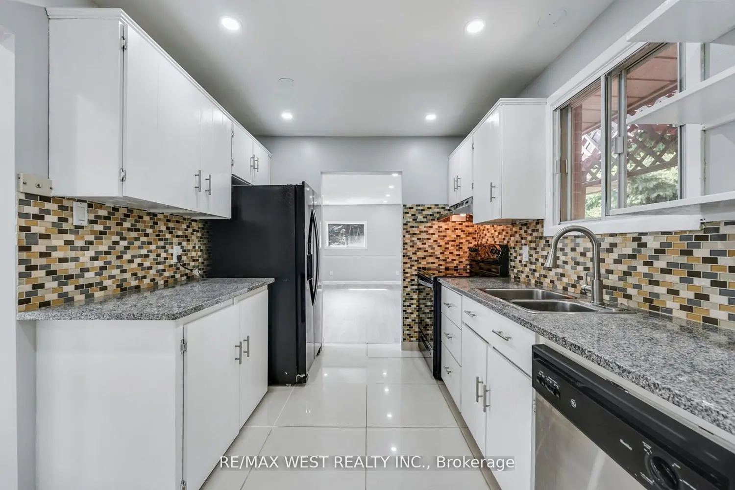 Additional image 4 of 15 Lawrence Avenue