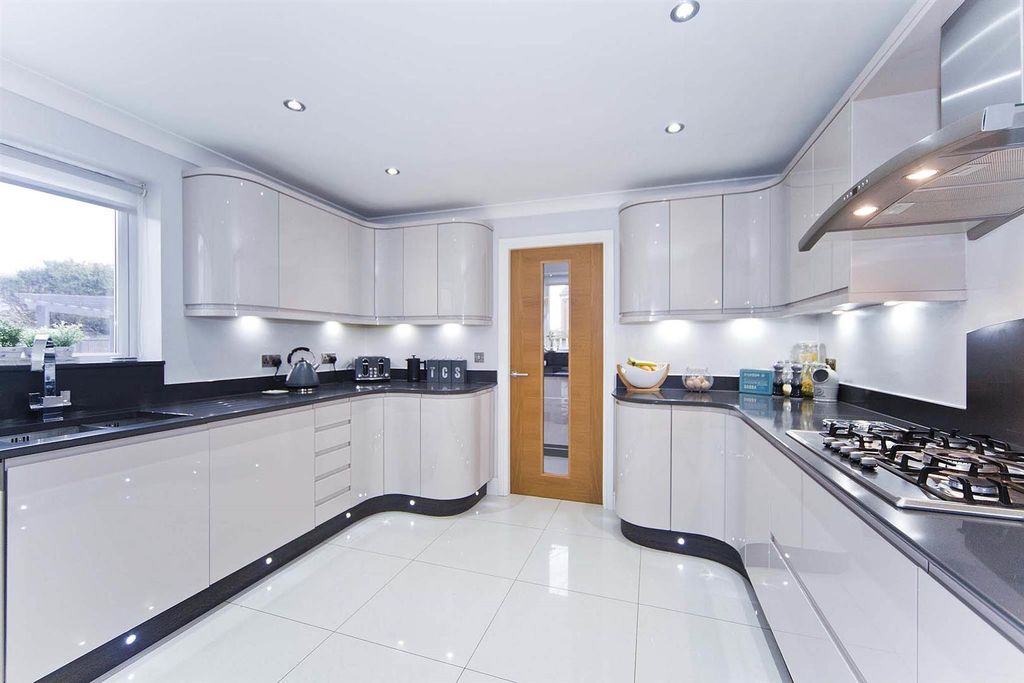 Additional image 6 of 6 bed detached house for saleKingfisher Close, Hartlepool TS26