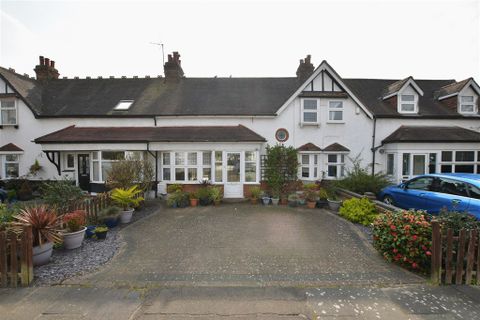 Haigville Gardens, Ilford, Essex IG6