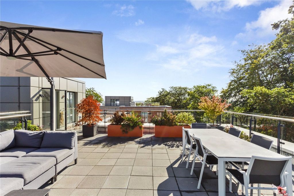 Additional image 2 of 3 bed flat for saleFellowes Rise, Winchester, Hampshire SO22