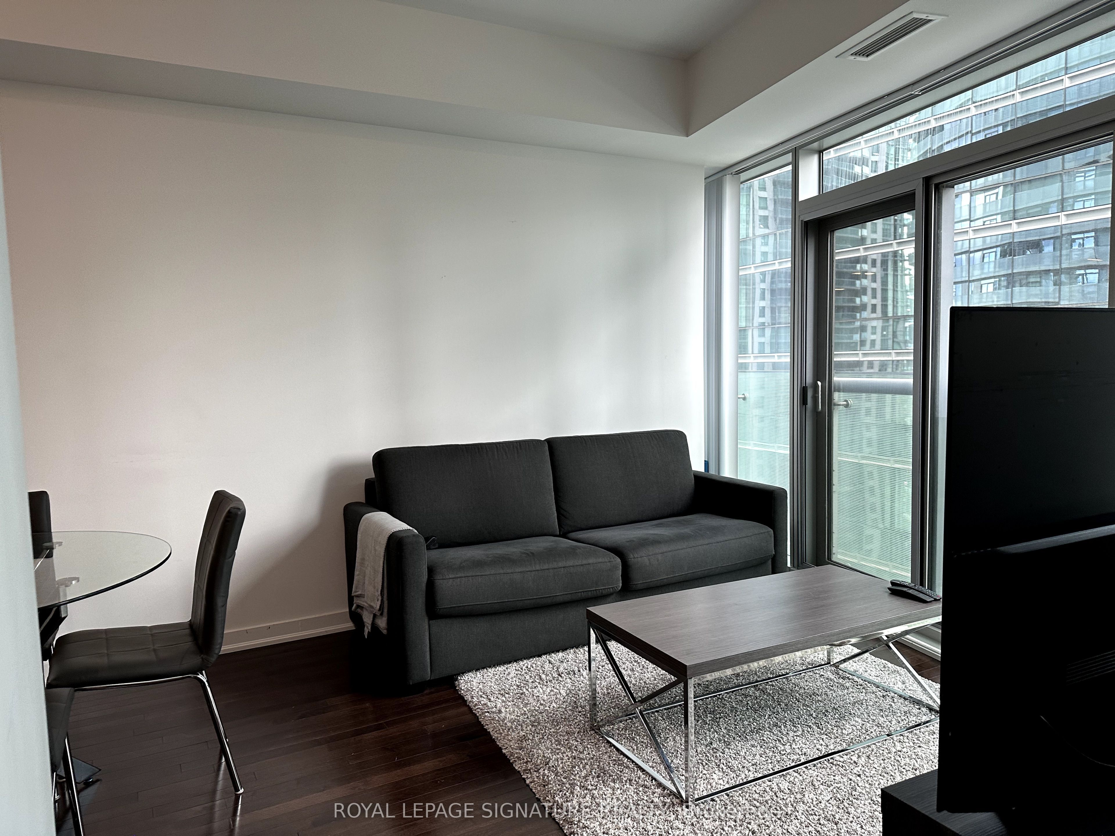 Additional image 4 of 1310-14 York Street, Toronto, ON, M5J 2Z2