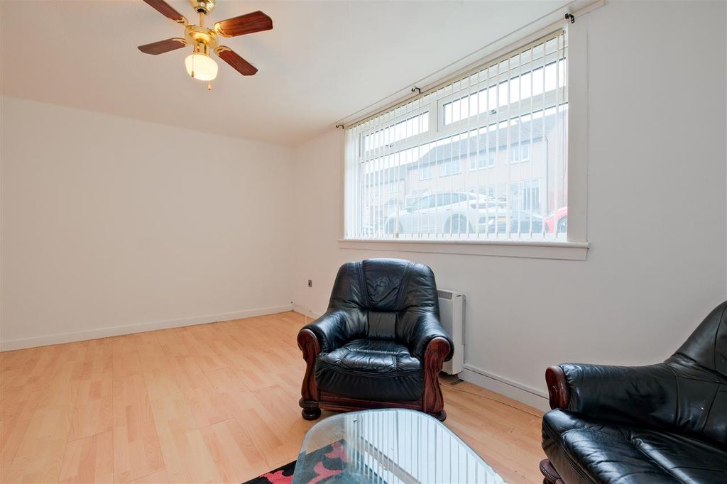 3 bed flat for saleOrmiston Drive, Hamilton ML3 photo 4