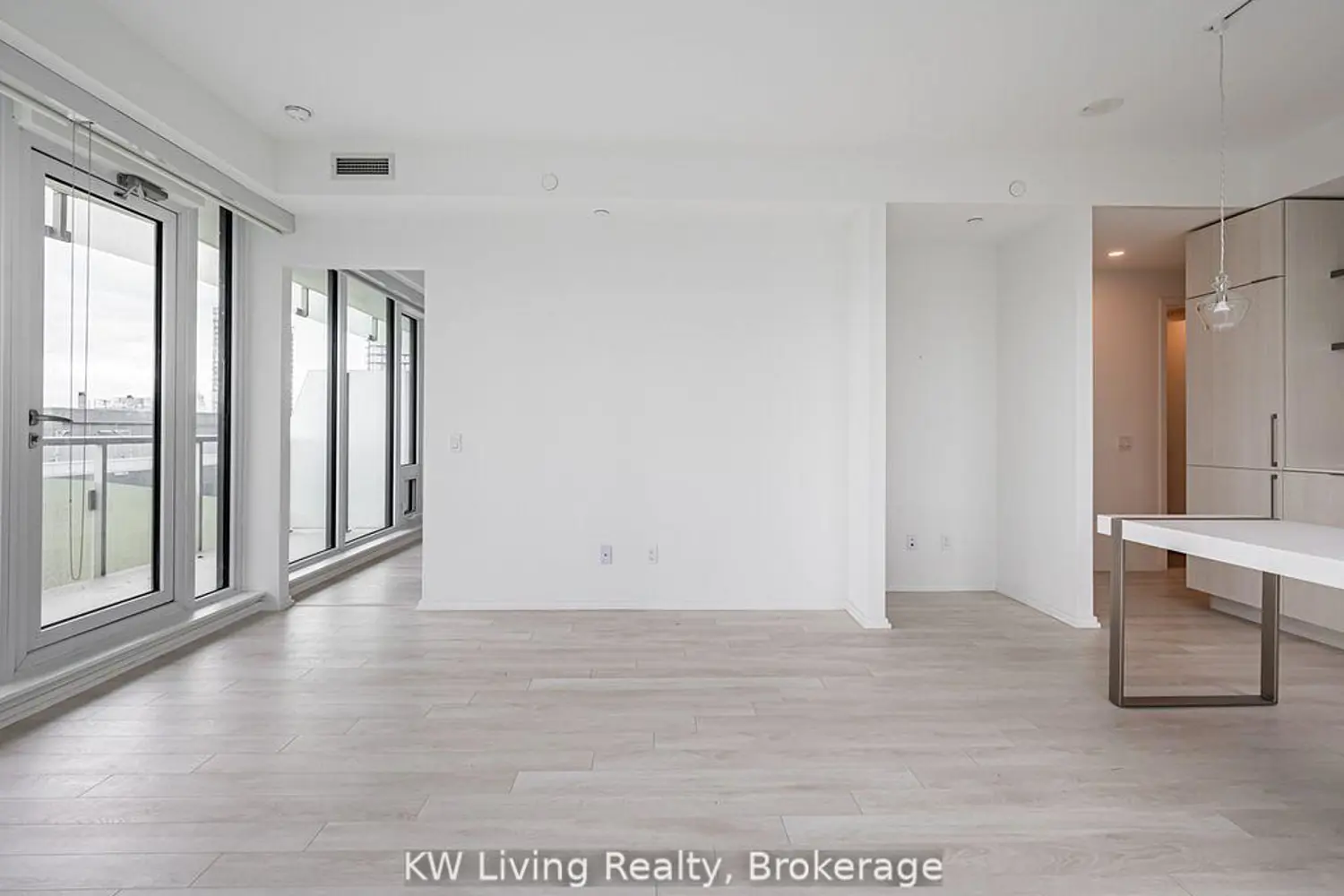 Additional image 8 of 197 Yonge Street 2102