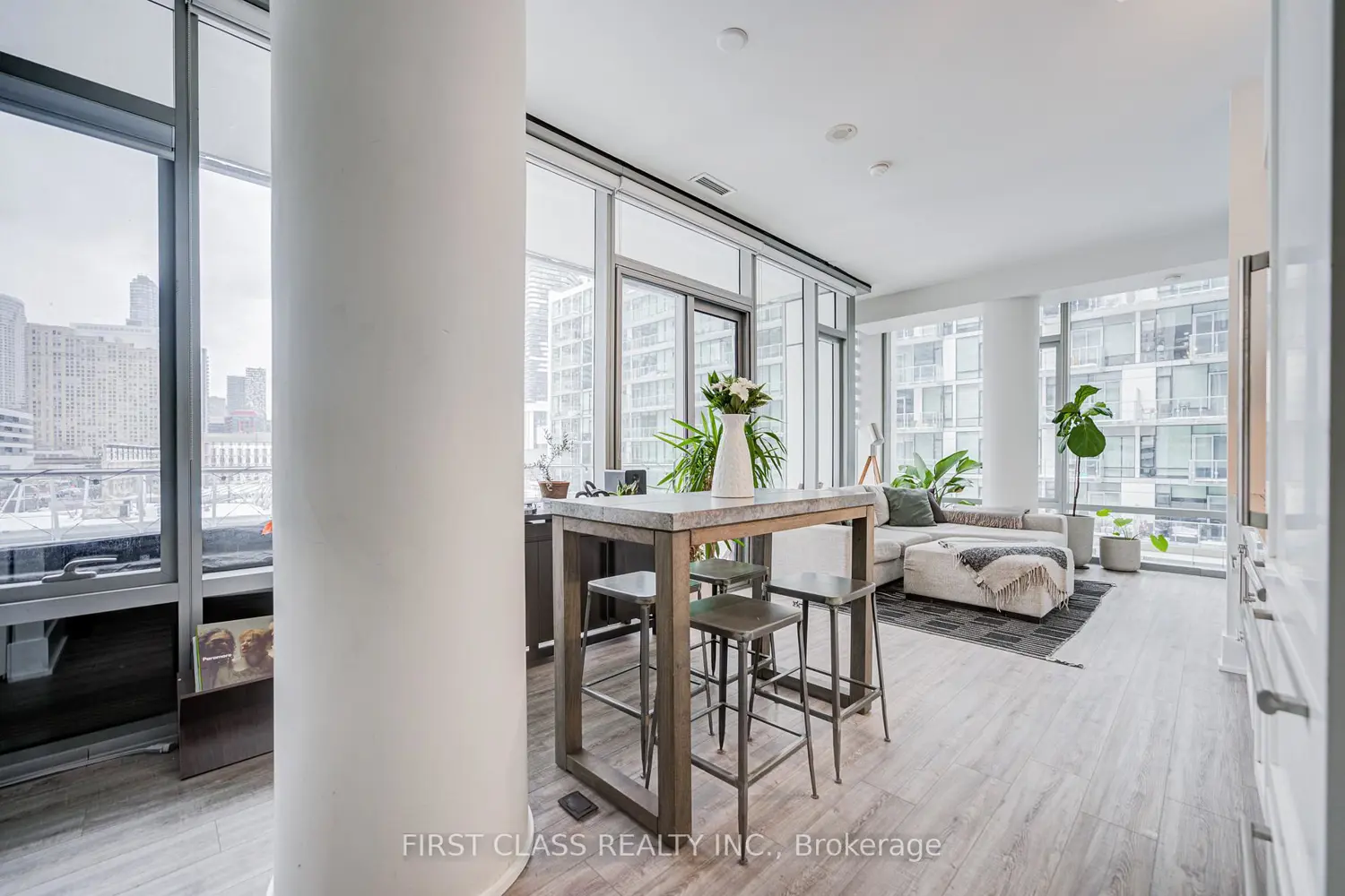 Additional image 20 of 39 Queens Quay 402