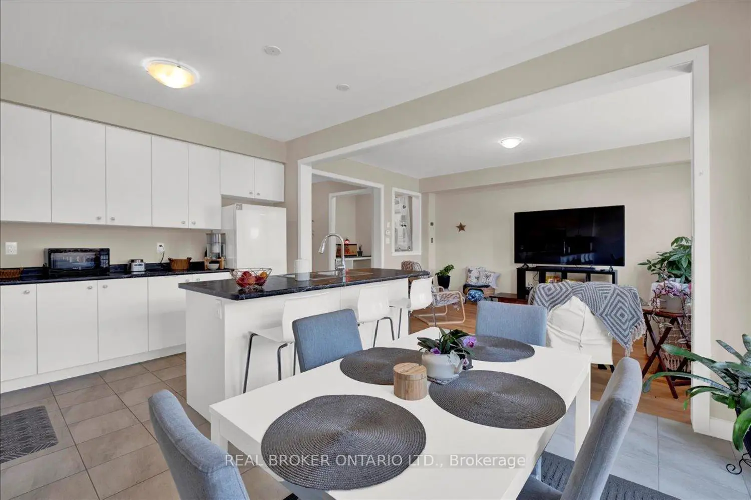 73 Stern Drive photo 5