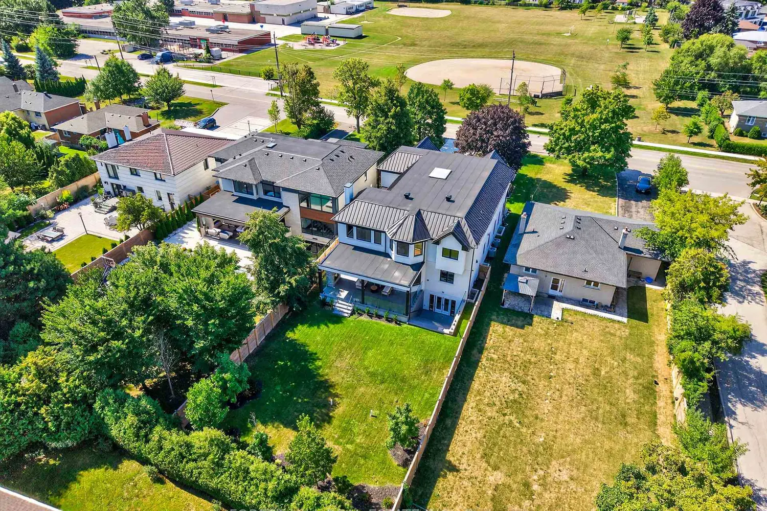 Additional image 20 of 221 Morden Road