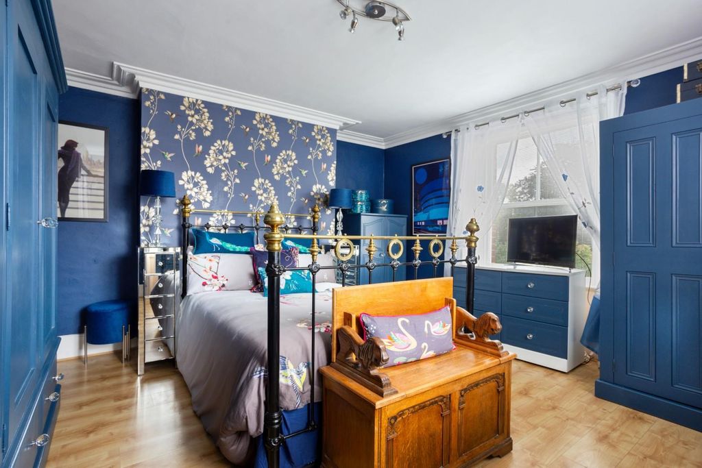 1 bed flat for saleMiddle Street, Harnham SP2 photo 2