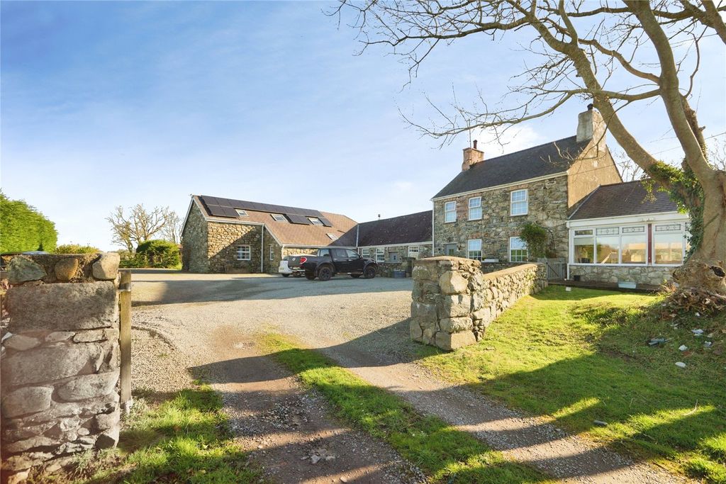 7 bed detached house for saleRhosbodrual, Caernarfon, Rhosbodrual, Caernarfon LL55