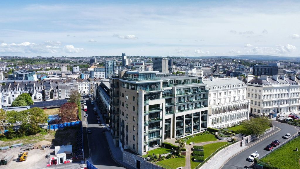 2 bed flat for saleThe Azure, Cliff Road, The Hoe PL1
