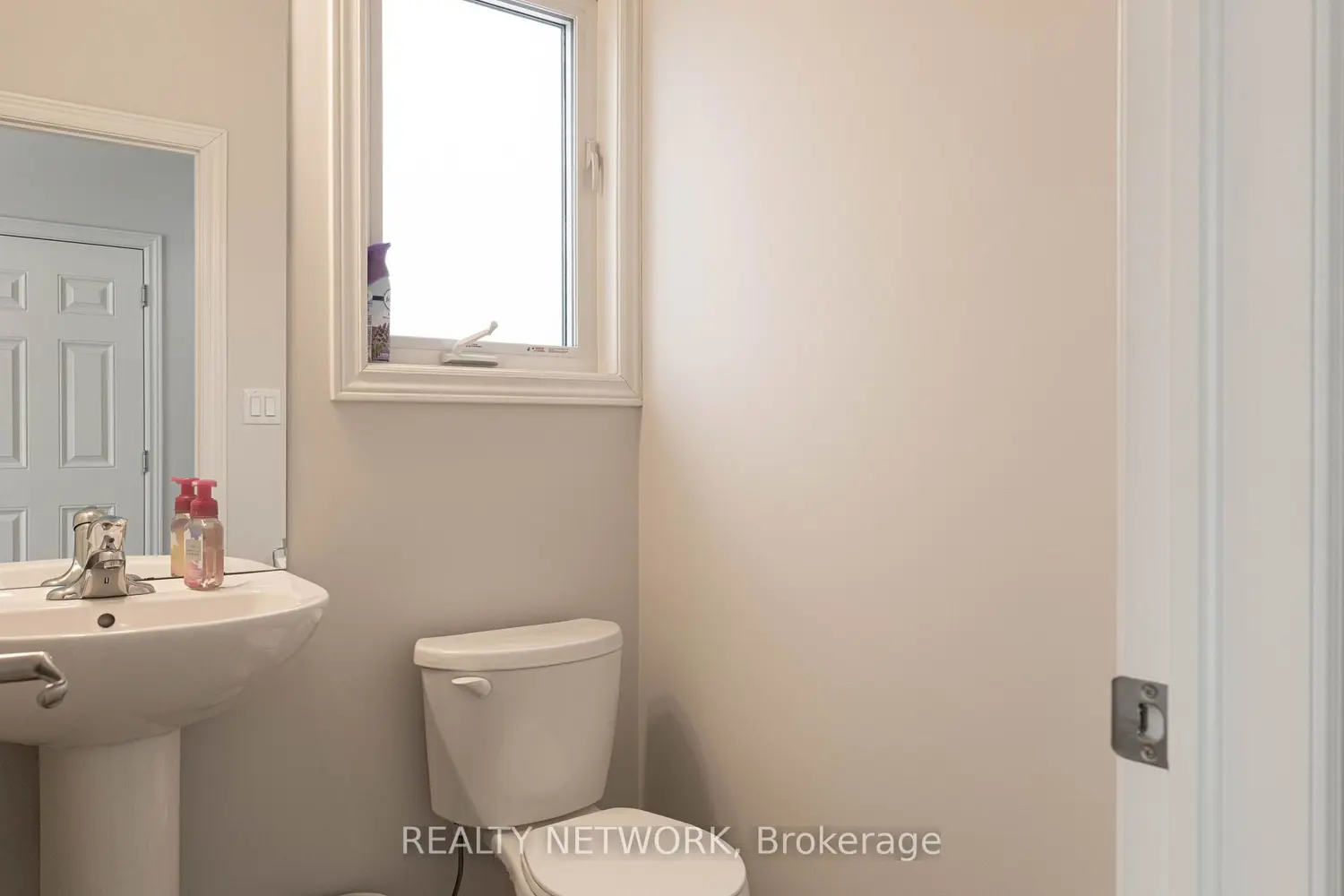 Additional image 11 of 70 Spruce Crescent