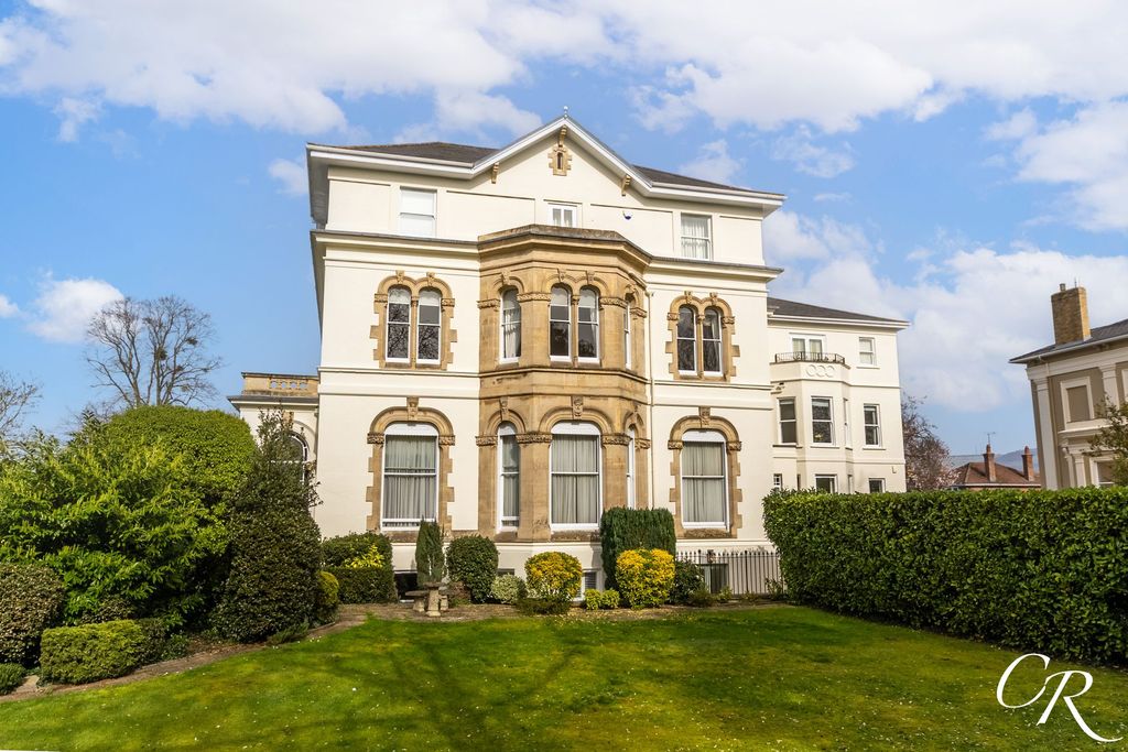 3 bed flat for salePittville Circus Road, Pittville GL52