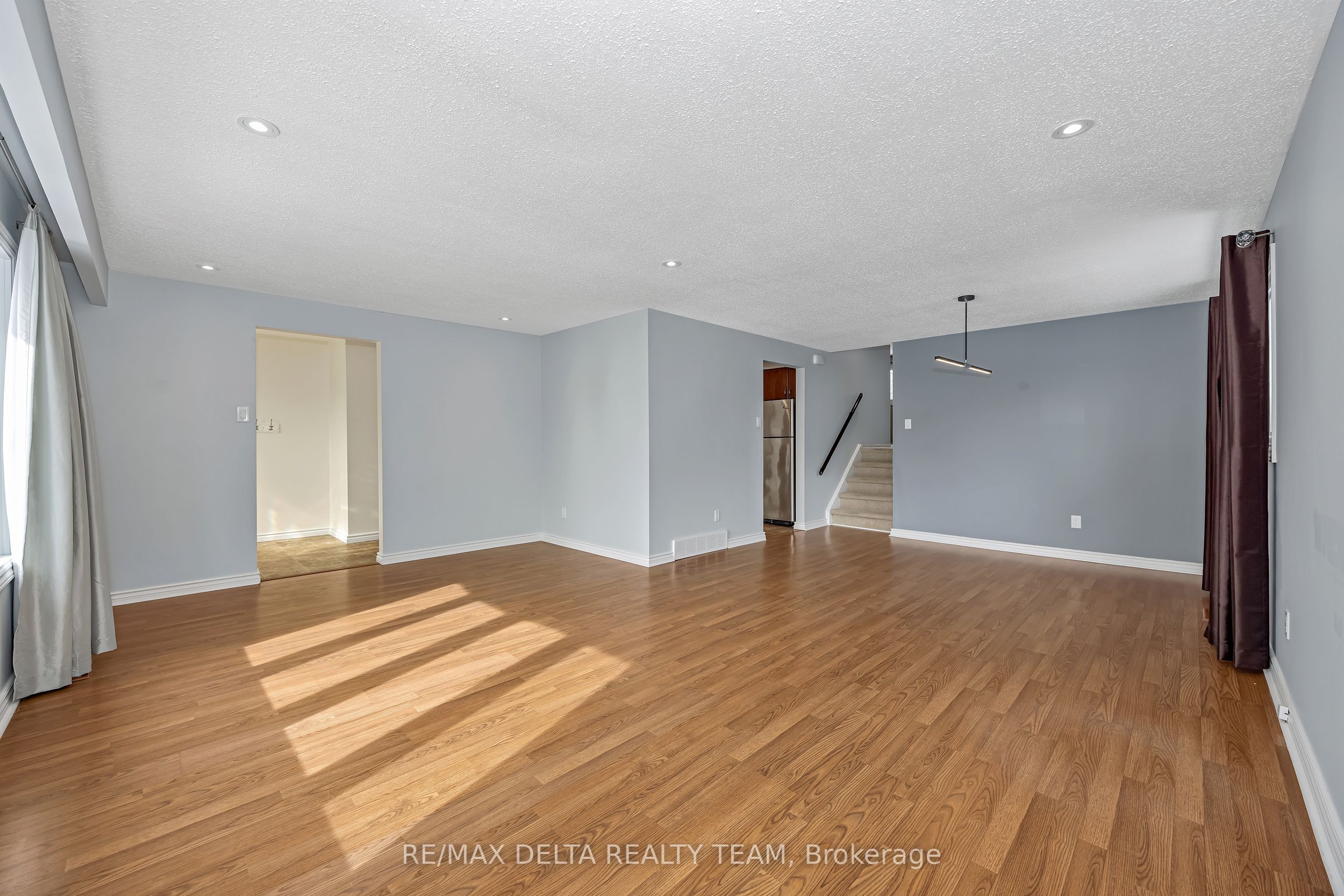 Additional image 5 of 22 Red Maple Crescent, Ottawa, ON, K1B 3Z3