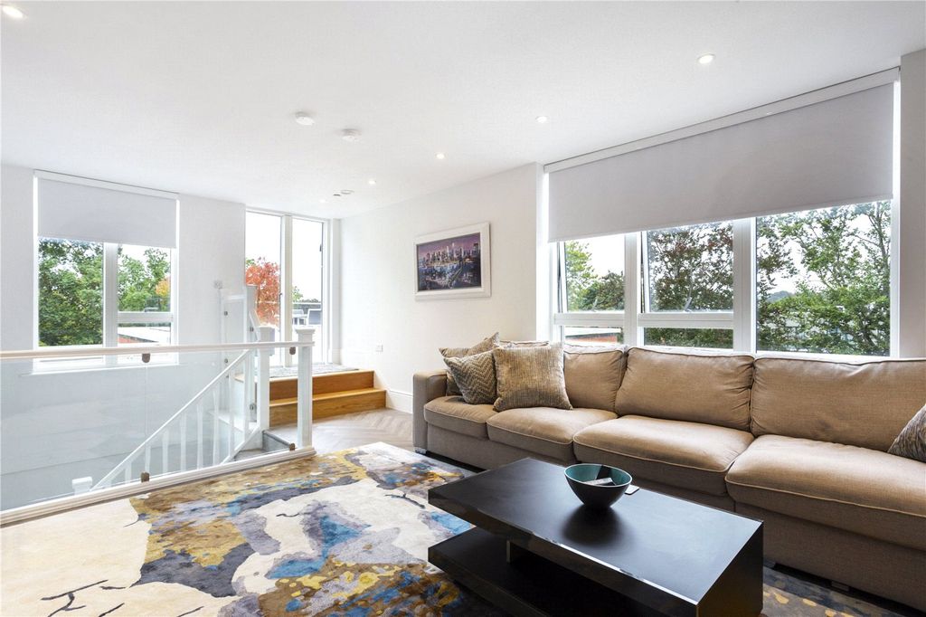 Additional image 4 of 3 bed flat for saleFellowes Rise, Winchester, Hampshire SO22