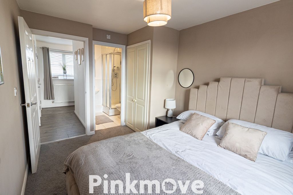 2 bed flat for salePowis Close, Newport NP10 photo 5