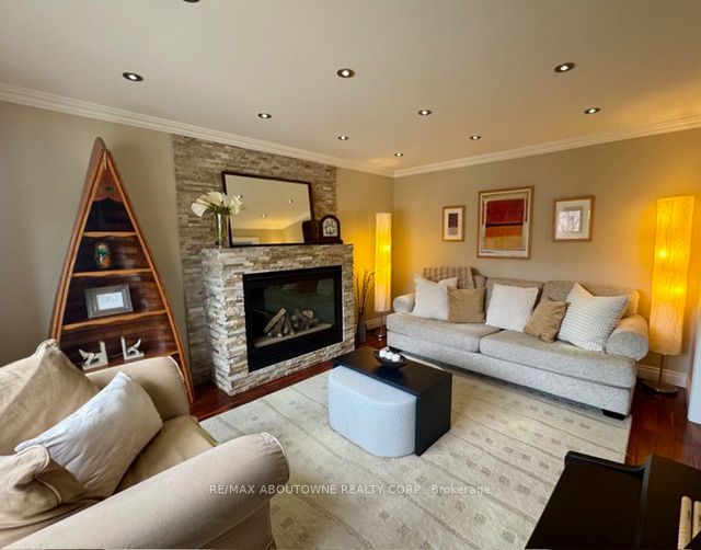 Additional image 5 of 11 Morrison Creek Crescent, Oakville, ON, L6H 4C3
