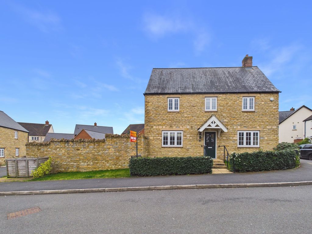 Additional image 23 of 3 bed semi-detached house for saleRoberts Road, Silverstone NN12